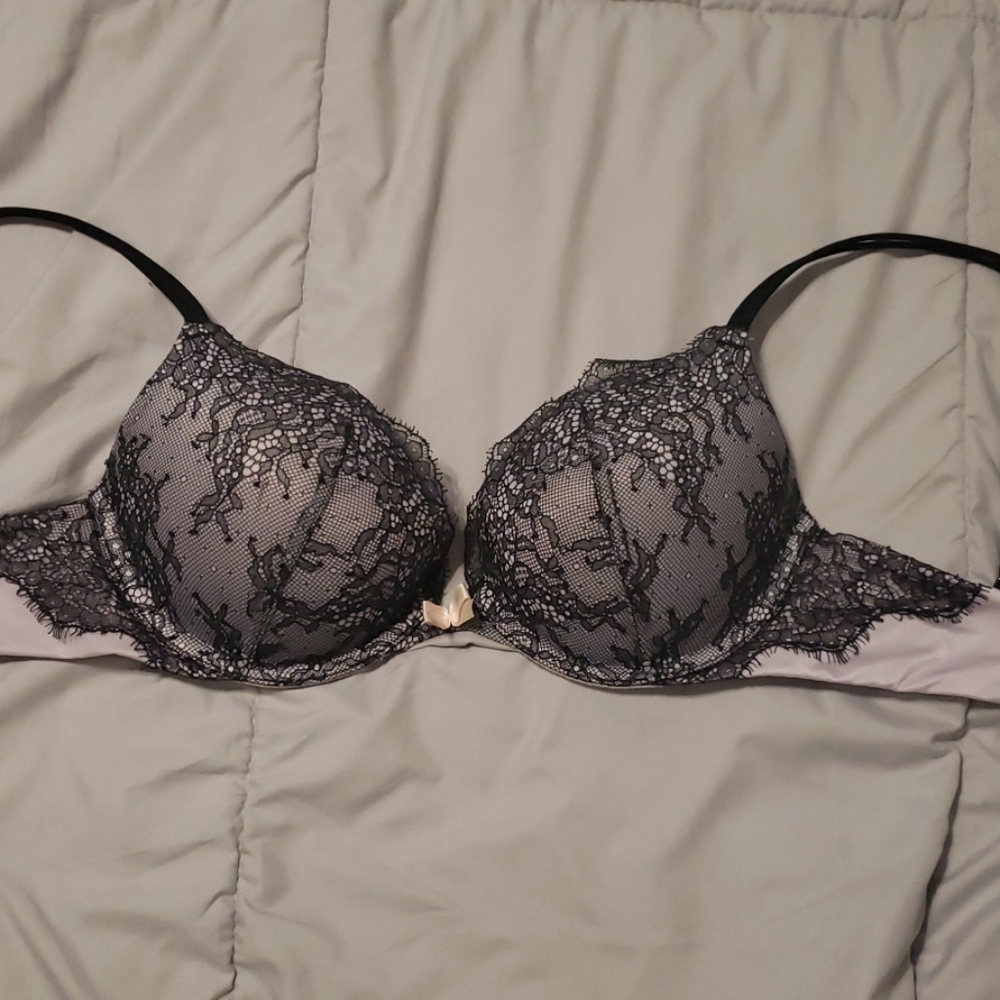 Like new 32d push up